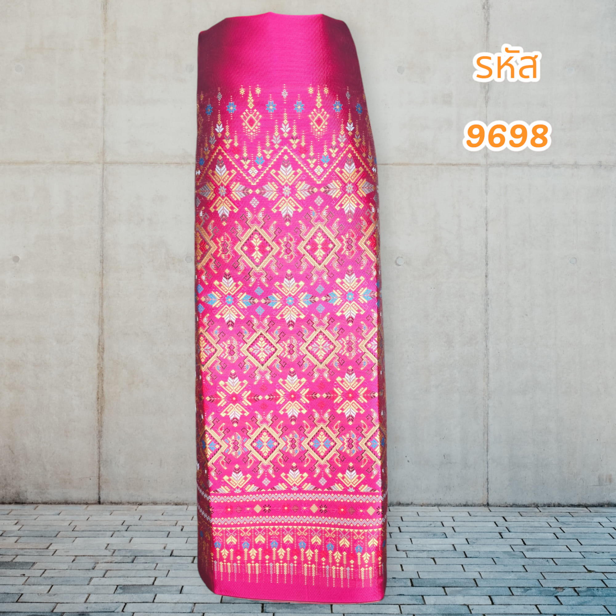 ผ้าฝ้ายทอลายแพรวาสีแดง (ผ้าเป็นผืน)9698