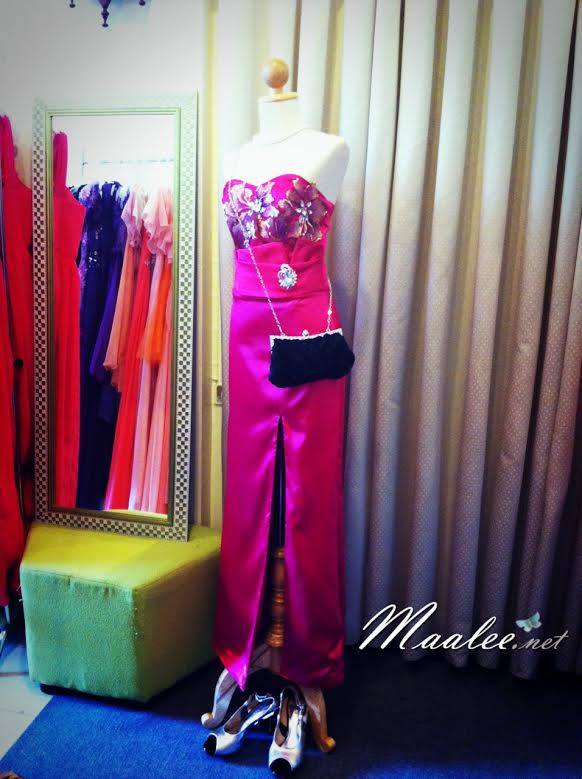 พร้อมเช่า ชุดราตรียาว สีชมพู Hot Pink เกาะอกลูกไม้ปัก ทรงหางปลา ผ้าซาติน