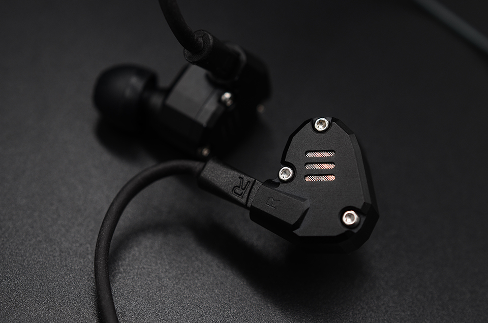 ขาย KZ ZS6 หูฟัง Hybrid 4 ไดร์เวอร์ (2DD 2BA) บอดี้อลูมีเนียม ถอดสายได้