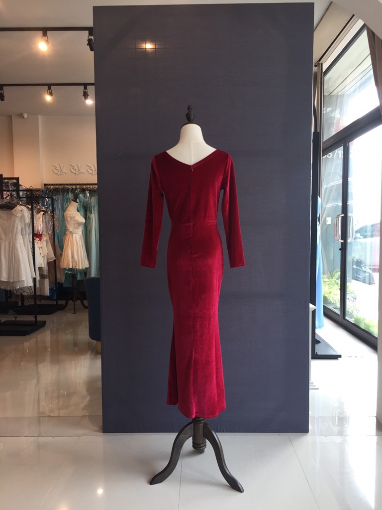 พร้อมส่ง ชุดราตรียาว กำมะหยี่แขนยาว เดรสยาวทรงหางปลา สีไวน์แดง