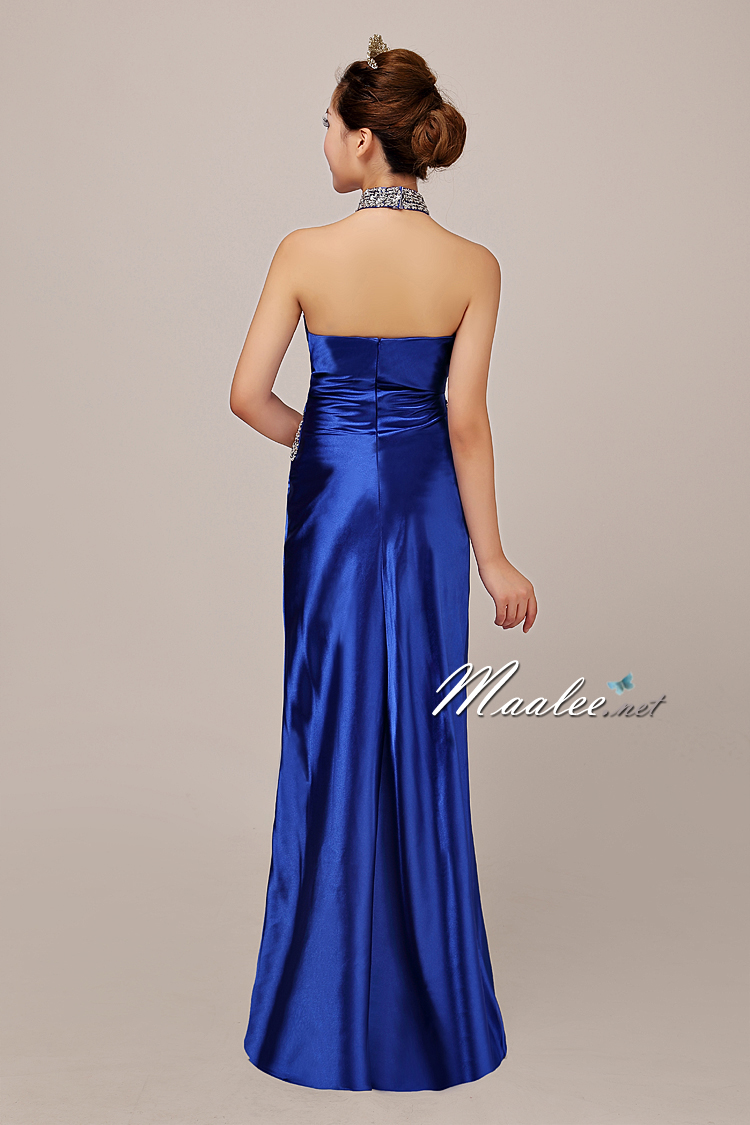 พร้อมเช่า ชุดราตรียาว คล้องคอ สีดำ ปักเลื่อมเน้นช่วงเอว และปกคอจีน