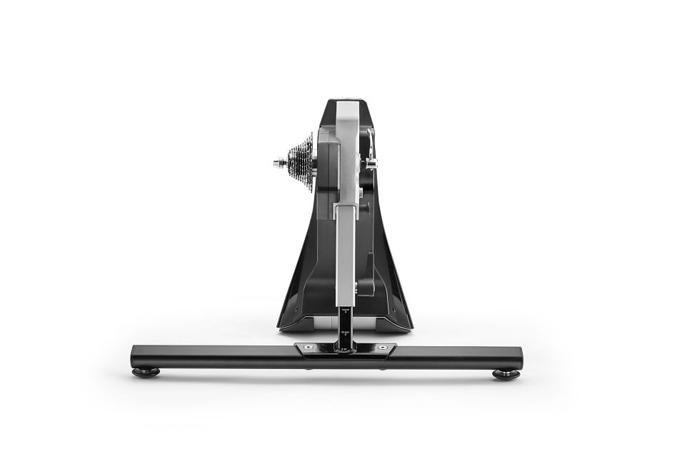 เทรนเนอร์ Giant CYCLOSMART Direct Drive Smart Trainer มอบประสบการณ์การขี่ในร่มที่ดีที่สุด