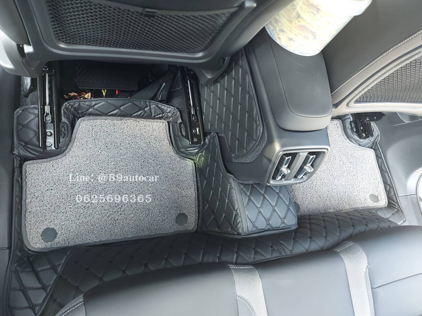 พรมรถยนต์ volvo xc40 recharge twin 2023 ปูพรม7D สีดำด้ายดำ + ไวนิลดักฝุ่นสีเทาขอบเทา เต็มคัน