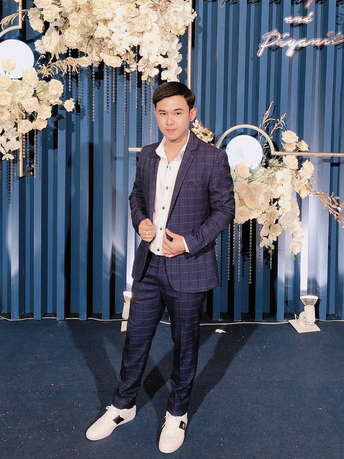 พร้อมเช่า ชุดสูทชาย สีน้ำเงิน ลายตาราง ทรงเข้ารูป สไตล์เกาหลี พร้อมเสื้อกั๊ก