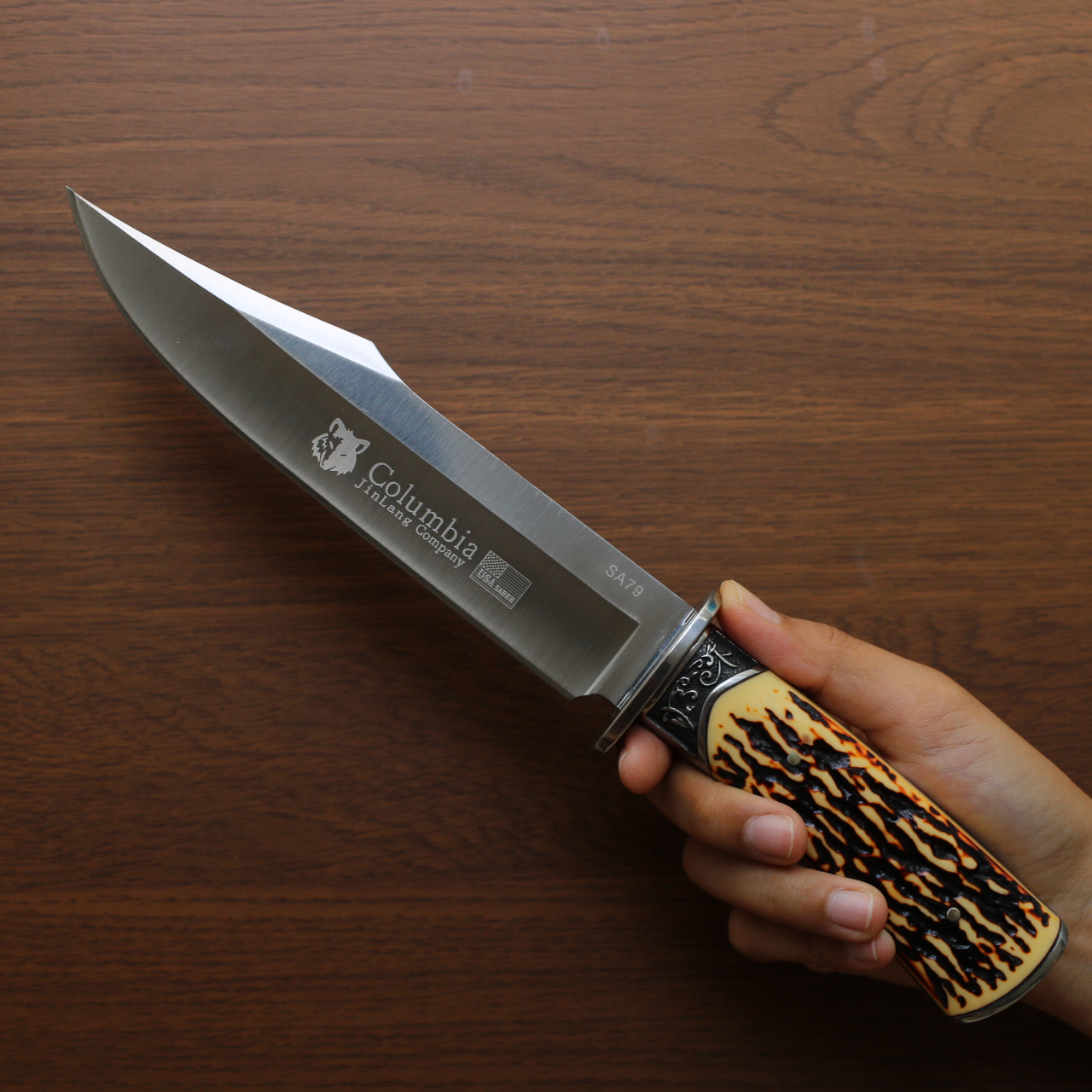 มีดเดินป่า COLUMBIA รุ่น SA79 คมกริบ ด้ามอะครีลิกลายเขากวาง