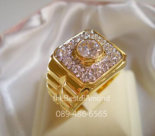BR811+++แหวนชายหน้าสี่เหลี่ยม เพชรกลาง 80 สตพร้อมล้อมด้วยเพชรฝังจิกไข่ปลา งานสวย หรูหรา อยู่ได้นาน ไม่มีล้าสมัย ใส่ติดนิ้วได้เลย เหมือนของจริงมากๆๆ