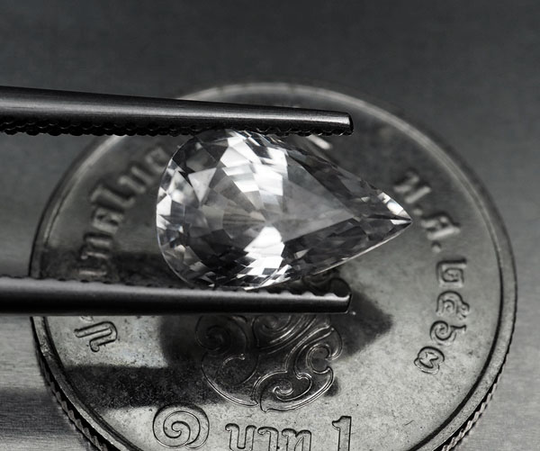 เพทายกัมพูชา 2.60 กะรัตทรงหยดน้ำ