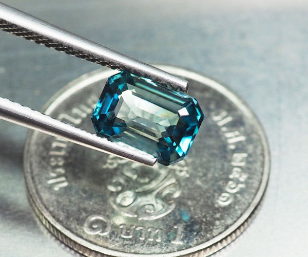 เพทายกัมพูชา 2.25 กะรัตทรงสวย