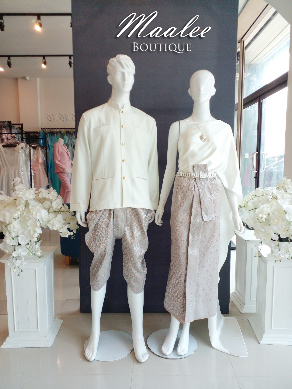 เช่า ชุดไทย ชุดเพื่อนเจ้าสาว ชุดไทยผ้าถุงสีเทาชาเงิน สไบสีเทาขาว