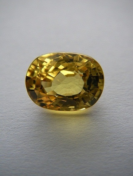 บุษราคัม yellow sapphire ใบเซอร์BGL-P10806 น้ำทองแม่โขง IF Oval/Mixed ขนาดพลอย 6.94 x 10.70 x 4.47 mm. size 3.46 ct.