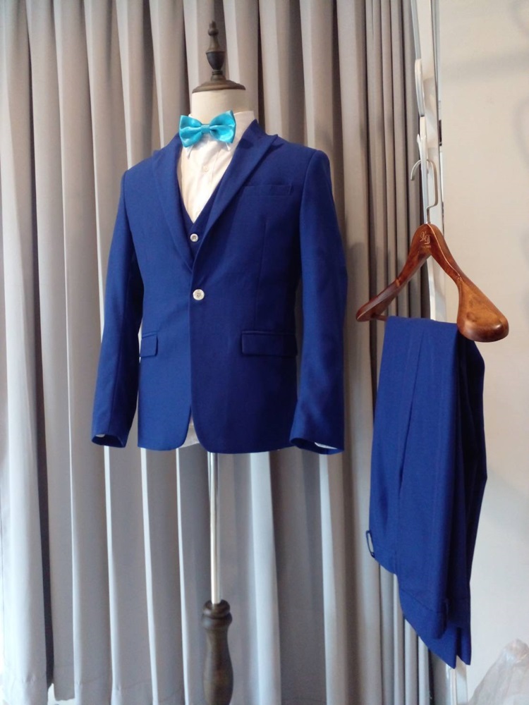 พร้อมเช่า ชุดสูทชาย สีน้ำเงิน กระดุมขาว (มีเสื้อกั๊ก)