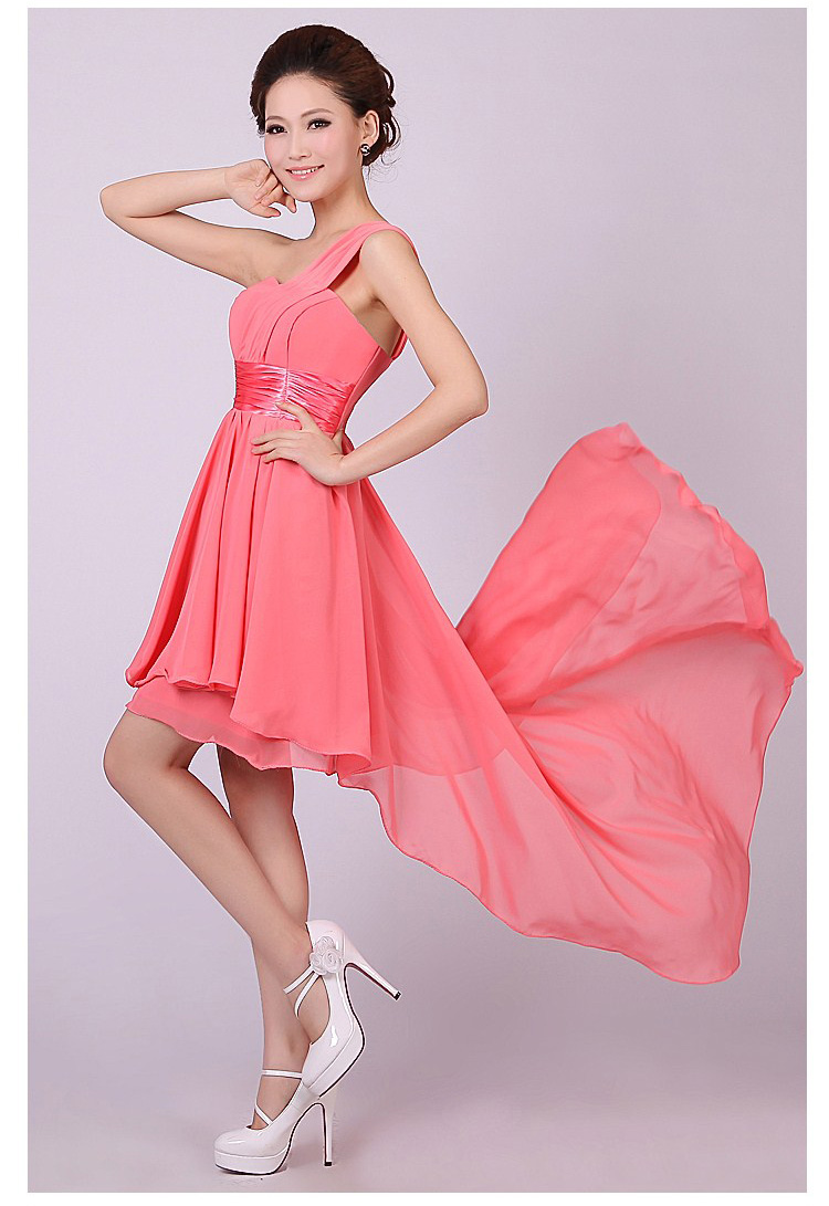 พร้อมส่ง ชุดราตรีสั้น เกาะอก ไหล่เดียว หน้าสั้นหลังยาว คาดเอวผ้าซาติน สีโอโรส