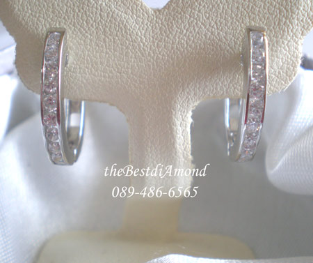 BE427RD+++ต่างหูห่วงขนาดกลาง แบบวงรี+++สาวๆที่ไม่ชอบต่างหูห่วงขนาดใหญ่ แบบกลางมาแล้ว ใส่แล้วดูดี มีสไตน์มากค่ะ ใส่กับชุดได้สวยทุกชุด ต้องมีเก็บไว้นะคะ