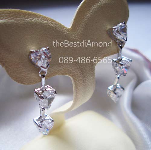 BE609RD+++ต่างหู 3 hearts+++ต่างหูเพชรรูปหัวใจ เป็นต่างหูระย้า ใส่ออกงานสวยมากๆๆ แบบเรียบ หรู อยู่ได้นาน ไม่มีล้าสมัย