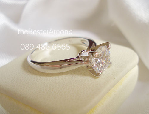 BR958RD+++แหวนเพชรเม็ดเดี่ยวขนาด 80 ตัง++ขนาด และรูปแบบยอดนิยม ยกชูขึ้น ดูทันสมัย เหมือนของจริงม๊าก เพชรวิบๆปิ๊งๆใส่แทนแหวนแต่งงานสบายๆ ไม่มีล้าสมัย