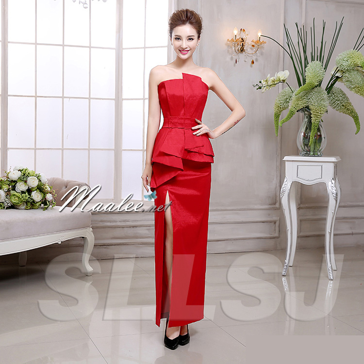 พร้อมเช่า ชุดราตรียาว เกาะอก สีแดง สวยหรู