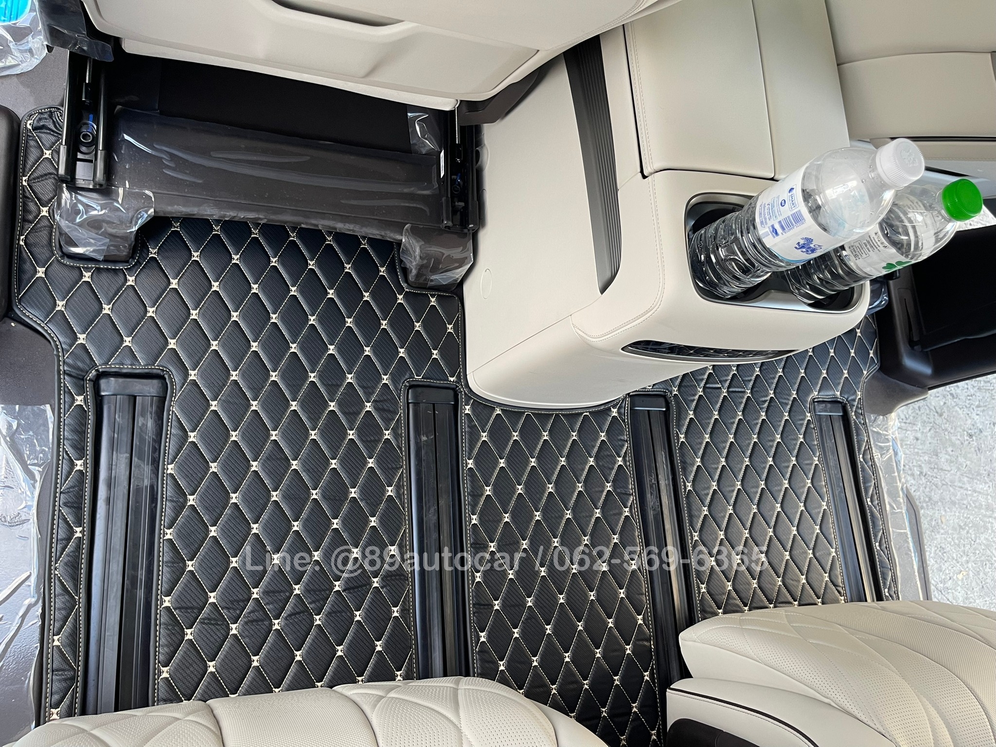 พรมรถยนต์ Denza D9 ปูพรม7D สีดำด้ายทอง ลายเคฟล่า + ไวนิลดักฝุ่นสีดำ เข้ารูป เต็มคัน