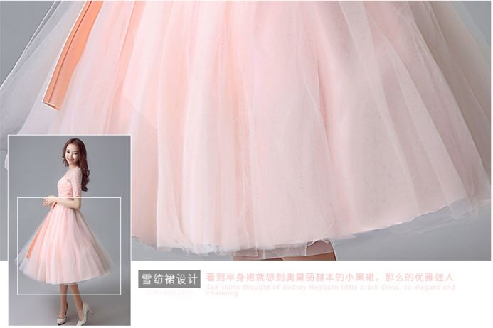 พร้อมเช่า ชุดราตรี แขนสามส่วน แต่งผ้าลูกไม้ลายกุหลาบ เอวคาดโบว์ กระโปรงผ้าตาข่ายนิ่ม สีชมพู