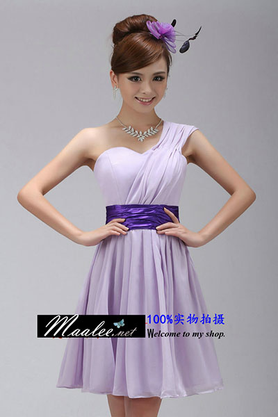พร้อมส่ง ชุดราตรีสั้น บ่าเฉียง สีม่วงอ่อน คอเว้า Sweet Heart คาดเอวผ้าซาติน
