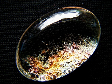 QU0031 แก้วหาดทรายทอง ปลวกแดง ปูลาด ดังชายหาดริมทะเล สวยแก้วใสวงรี ทำหัวแหวนเรียบง่ายสวยสไตล์โป่งข่าม ขนาดแก้ว 13.38x20.31x7.58 มม. น้ำหนัก 13.96 ct.