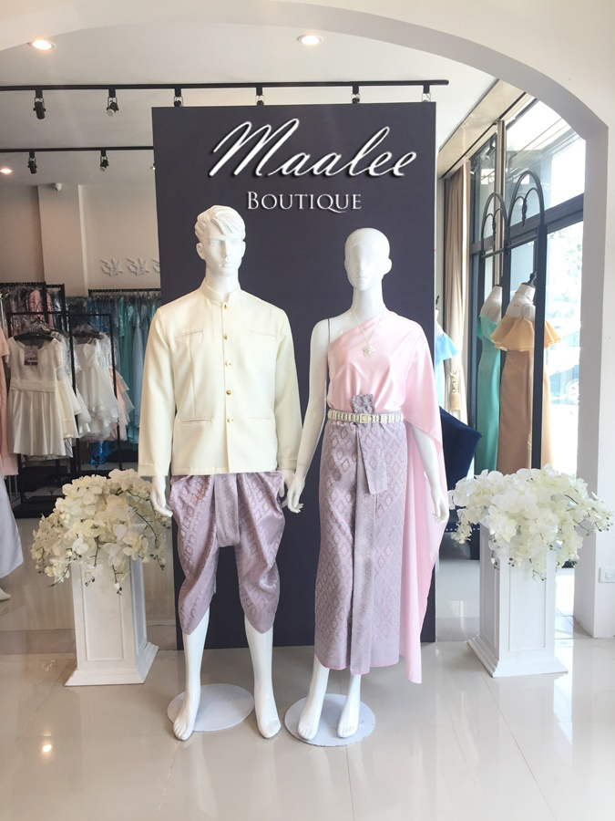 เช่า ชุดไทย ชุดเพื่อนเจ้าสาว ชุดไทยผ้าถุงสีเทาชมพูเงิน สไบเรียบ สีชมพู อ่อน