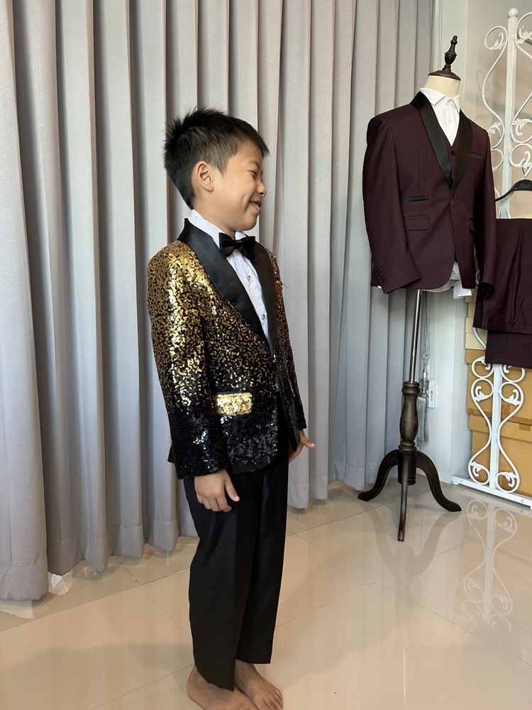พร้อมเช่า ชุดสูทเด็กชาย สีทูโทน งานกลิตเตอร์แน่นๆ หรูหรา **พร้อมเช่าไซส์ 120,130,140,150**
