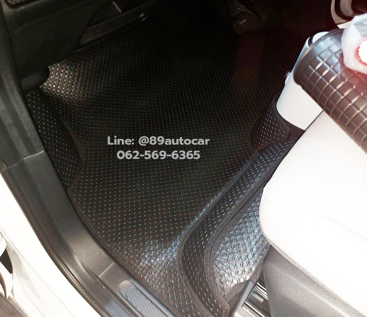 พรมปูพื้นรถยนต์ Wuling Air EV ปูกระดุมเล็กสีดำขอบดำ