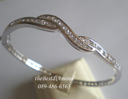 BB017RD+++กำไล 3 curves +++แบบเก๋ๆ ดีไซน์ดูดี ภูมิฐานแต่ไม่เวอร์ ดูดีมากๆๆ งานเหมือนร้านเพชรเลยค่ะ