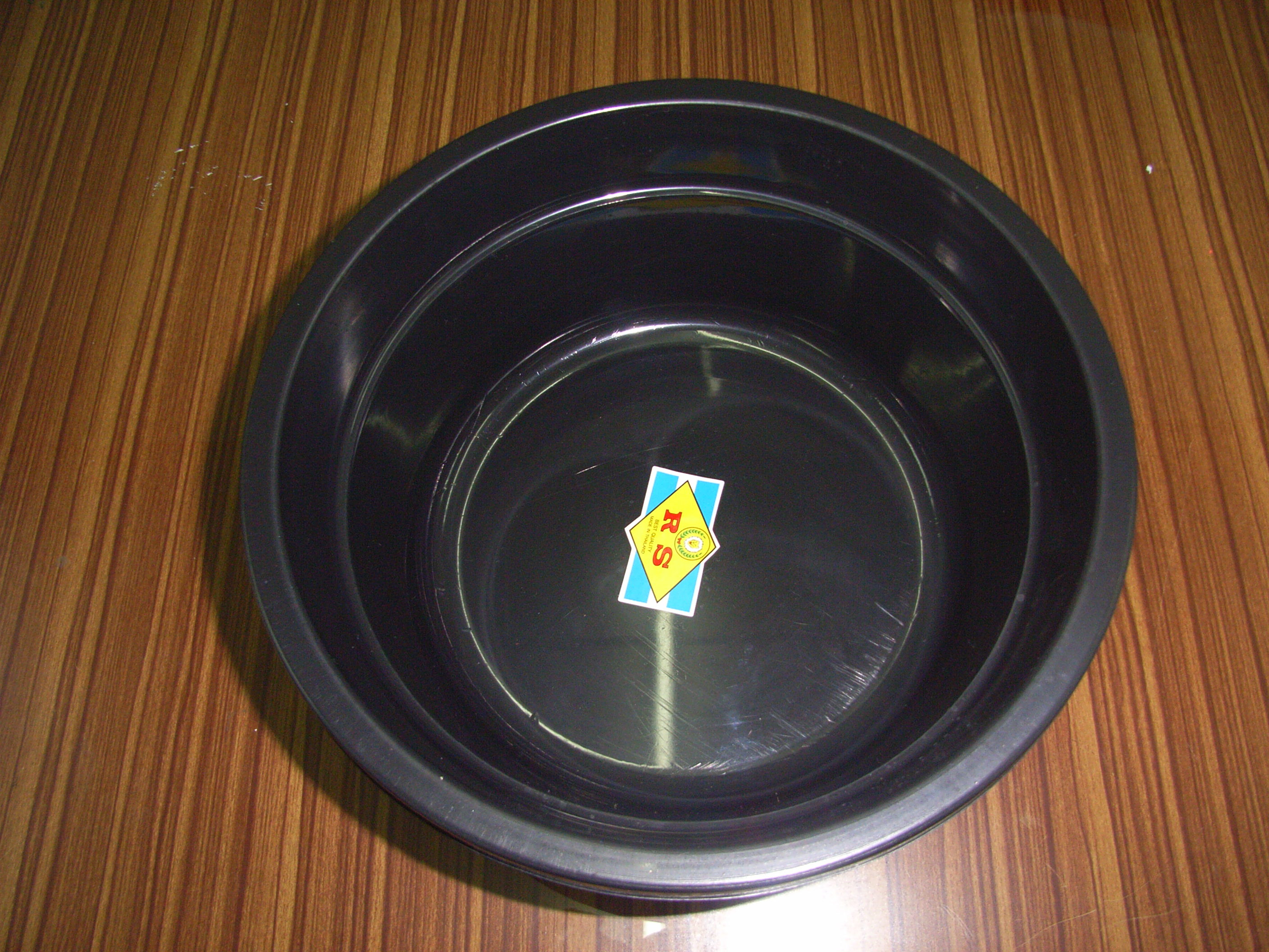 กะละมัง เบอร์ 30 สีดำ ขนาด ขนาด23.7 x 9.6 cm. ราคาโหล ละ 85 บาท จำนวน มัดละ 24 โหล