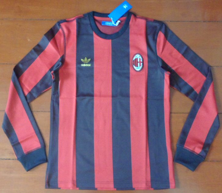 เสื้อฟุตบอล ทีมสโมสรเอซี มิลาน ชุดเหย้า เรโทร แขนยาว 1960s ใหม่ M-Size / AC MILAN Football Shirt Long Sleeve Retro Home Kit 1960s Jersey NEW M-Size