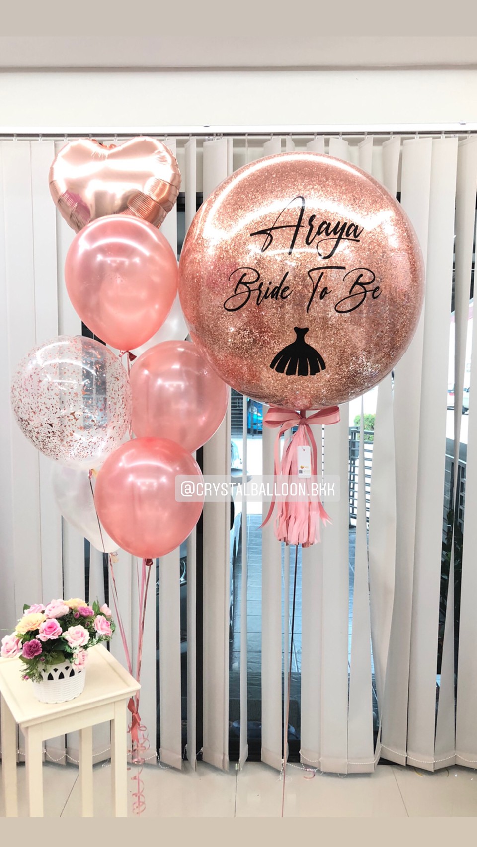ลูกโป่ง Bride To Be Bubble ขนาด 24" สียอดนิยม พร้อมตกแต่ง ช่อลูกโป่งฟอยล์หัวใจ ขนาด 18" 1 ช่อ,ลูกโป่งใส ใส่กลิตเตอร์ สามารถเปลี่ยนสีลูกโป่ง/เปลี่ยนข้อความ/เปลี่ยนขนาดได้