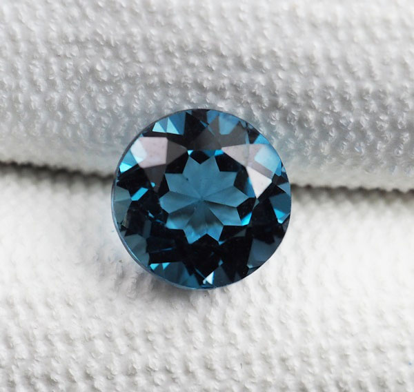 โทปาสสีน้ำเงิน (London Topaz) 2.50 กะรัต