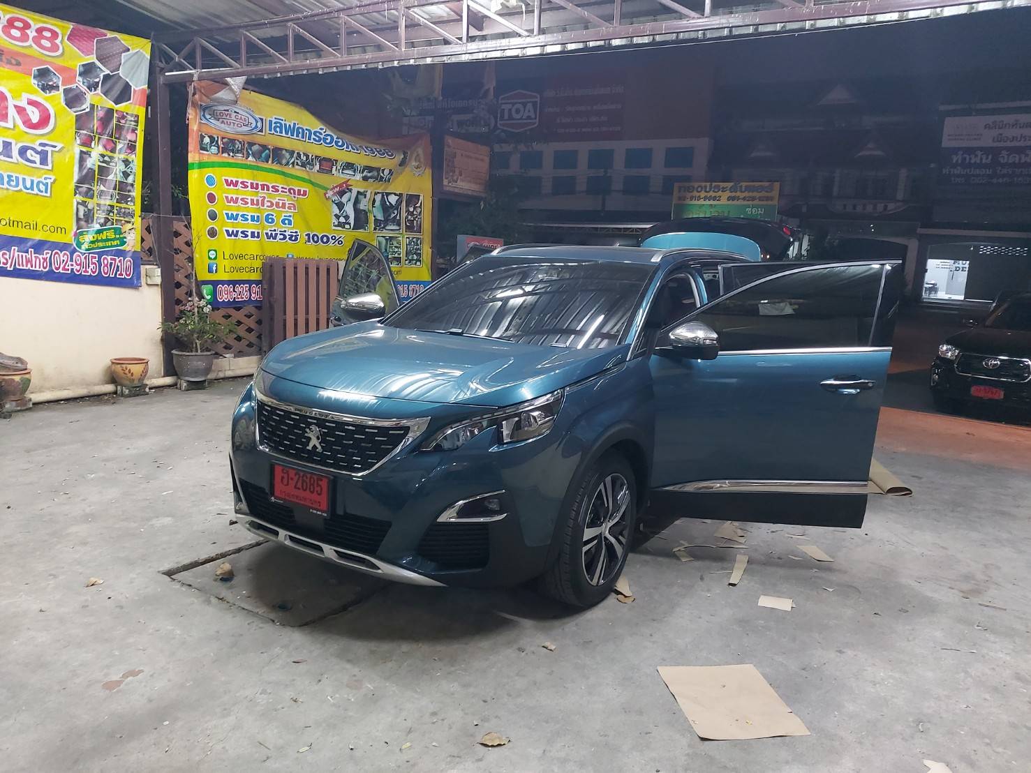 ขายพรมรถยนต์ Peugeot 5008 สีดำด้ายฟ้า เต็มคัน