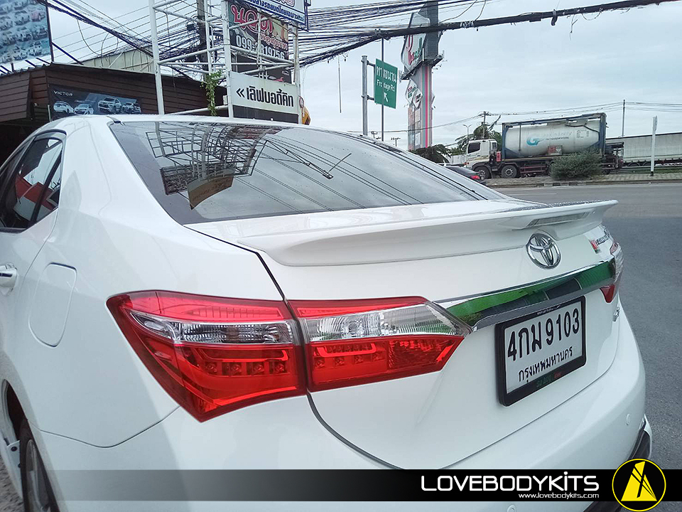 สปอยเลอร์แนบ มีไฟเบรก : ALTIS 2014-2018