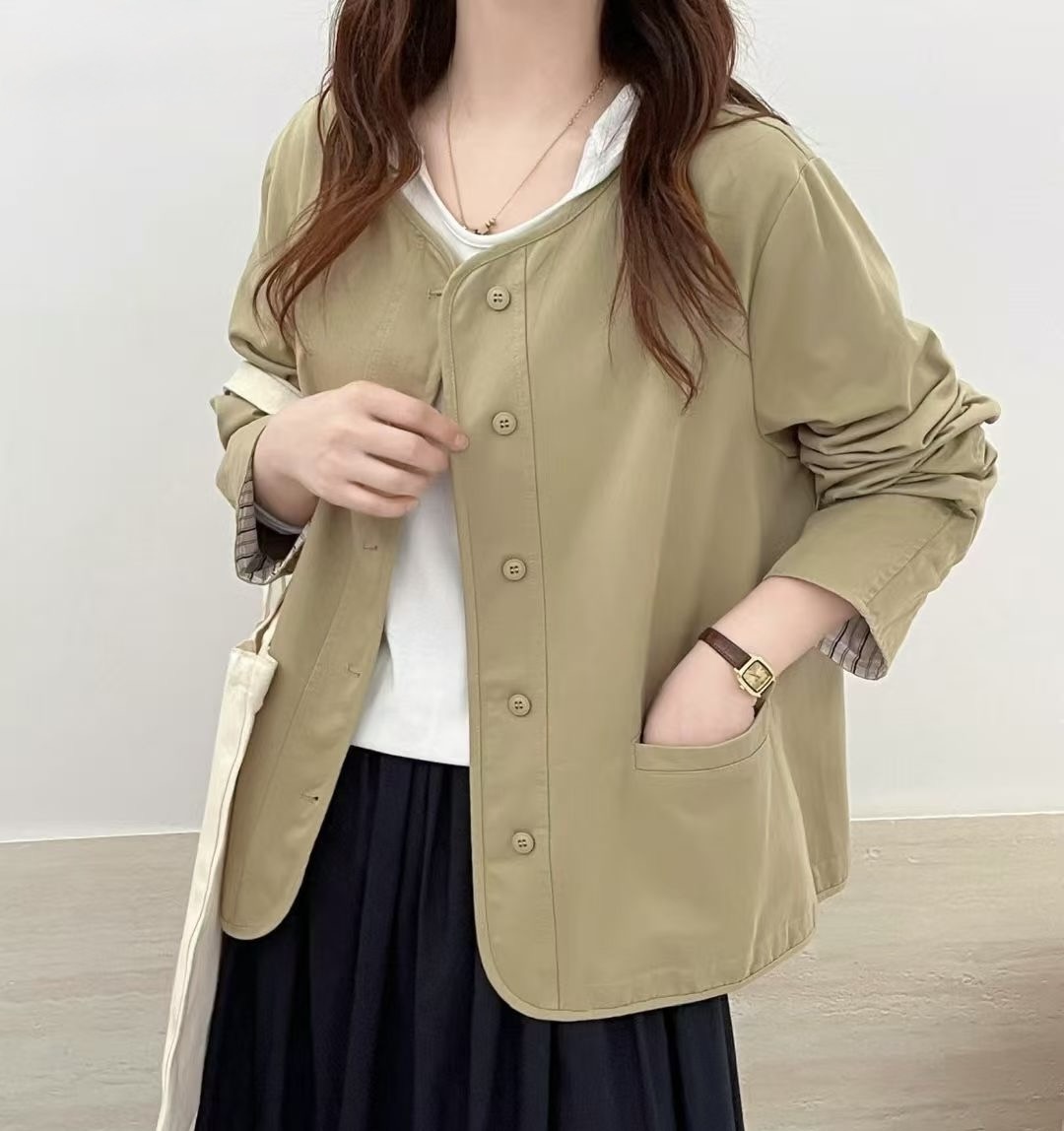 เสื้อคลุมแต่งกระเป๋าทรงเรียบสไตล์มินิมอล