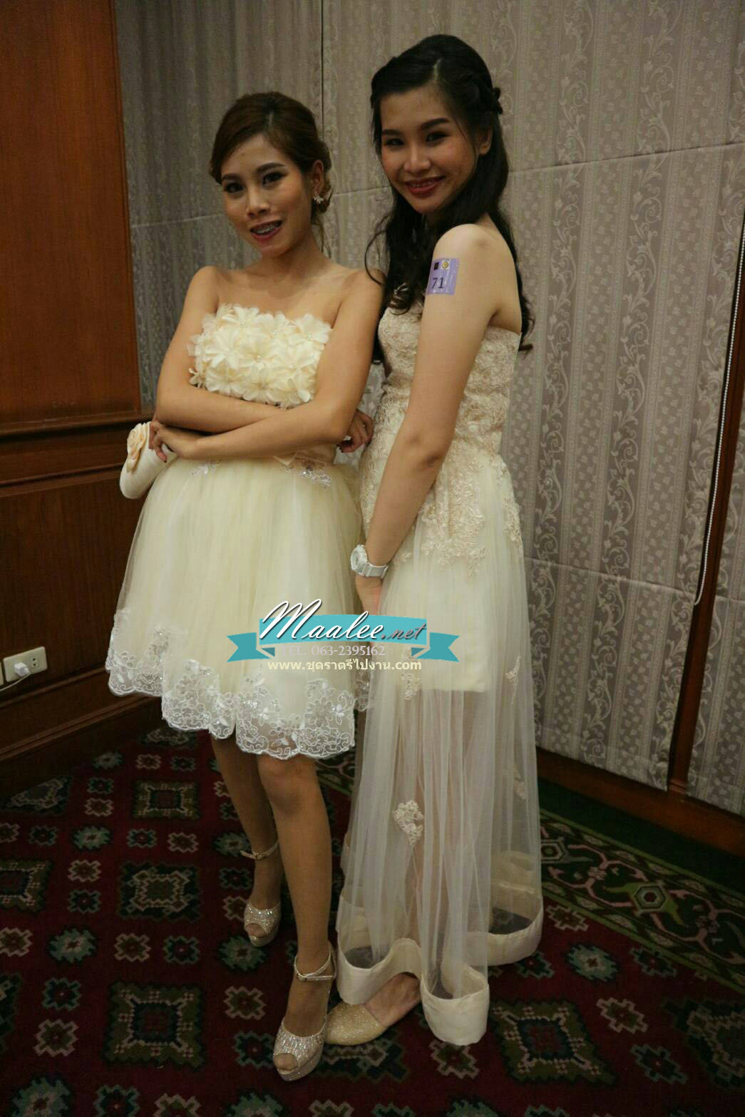 พร้อมเช่า ชุดราตรีสั้น เกาะอก แต่งดอกช่วงอก ผ้าตาข่ายปักเลื่อม แต่งโบว์คริสตัลช่วงเอว สีครีม Champagne