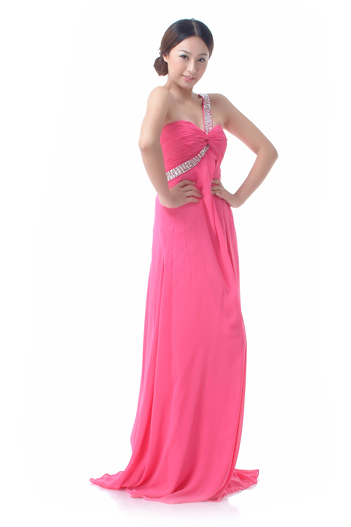 พร้อมเช่า ชุดราตรียาว เกาะอก ไหล่เดียว สีขาว อกจับจีบ Sweet Heart คาดแถบเลื่อมสวยเก๋