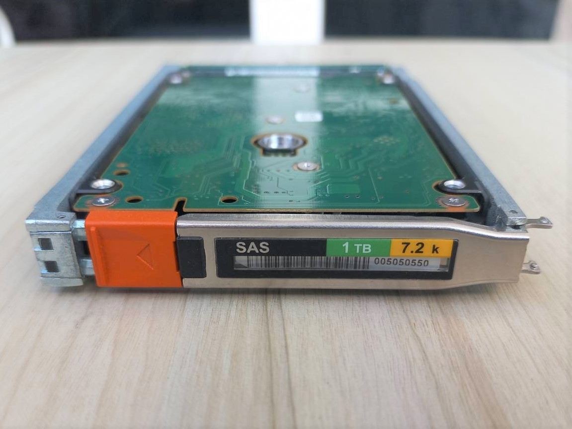 005050550 EMC V4-2S07-010 1TB 2.5” 7.2K SAS.