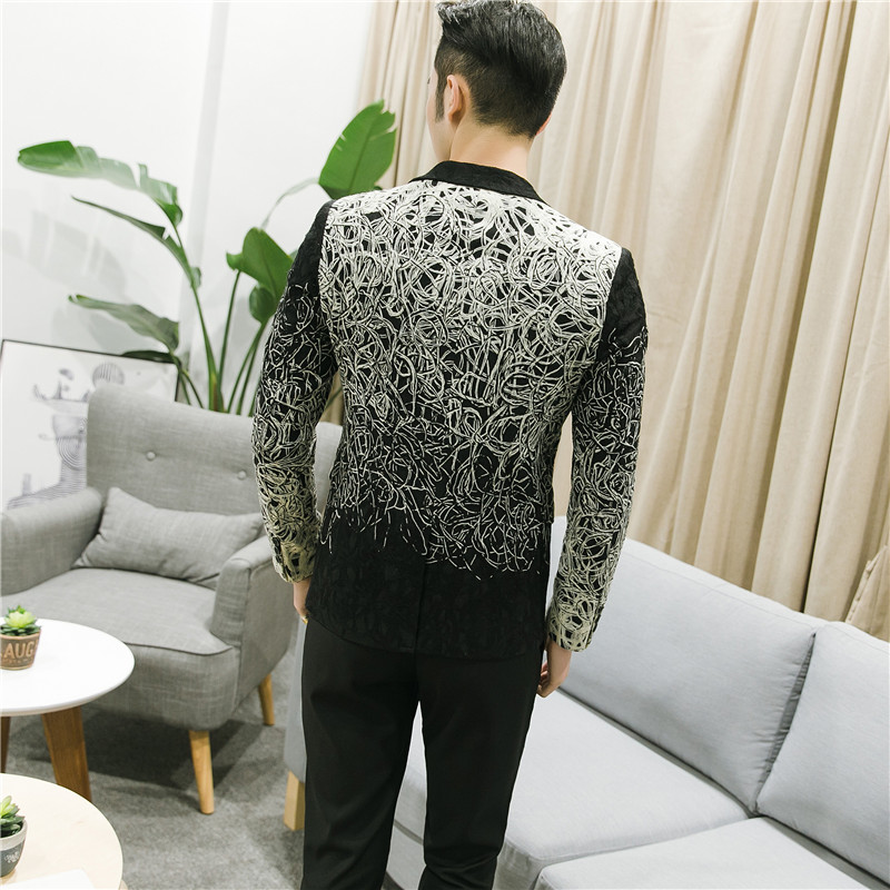 พร้อมเช่า เสื้อสูทชาย สีขาวดำ ปักลายกราฟฟิก กางเกงดำ