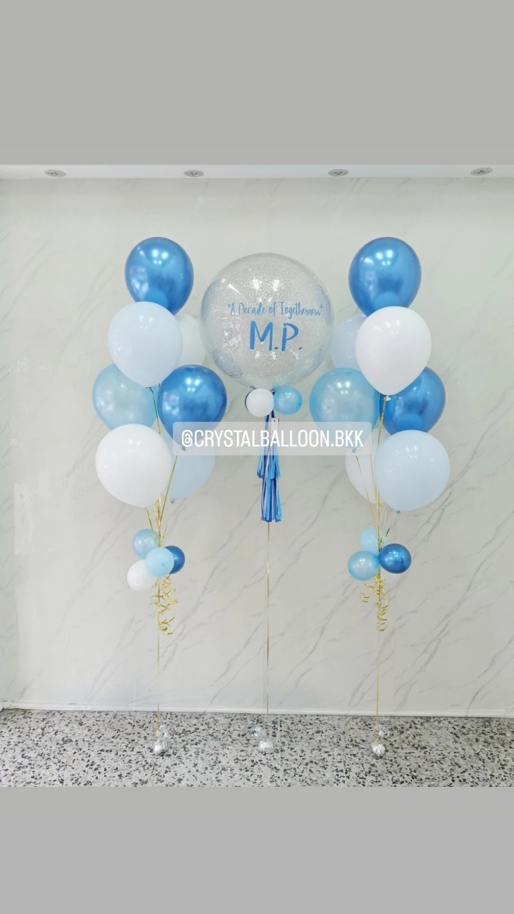 ลูกโป่ง วันครบรอบ Bubble ขนาด 24" กลิตเตอร์สีเงิน 1 ลูก พร้อม ช่อลูกโป่ง ช่อ 7 ลูก 2 ช่อ Theme สีฟ้า พร้อมตกแต่ง สามารถเปลี่ยนสีลูกโป่ง/เปลี่ยนข้อความ/เปลี่ยนขนาดได้