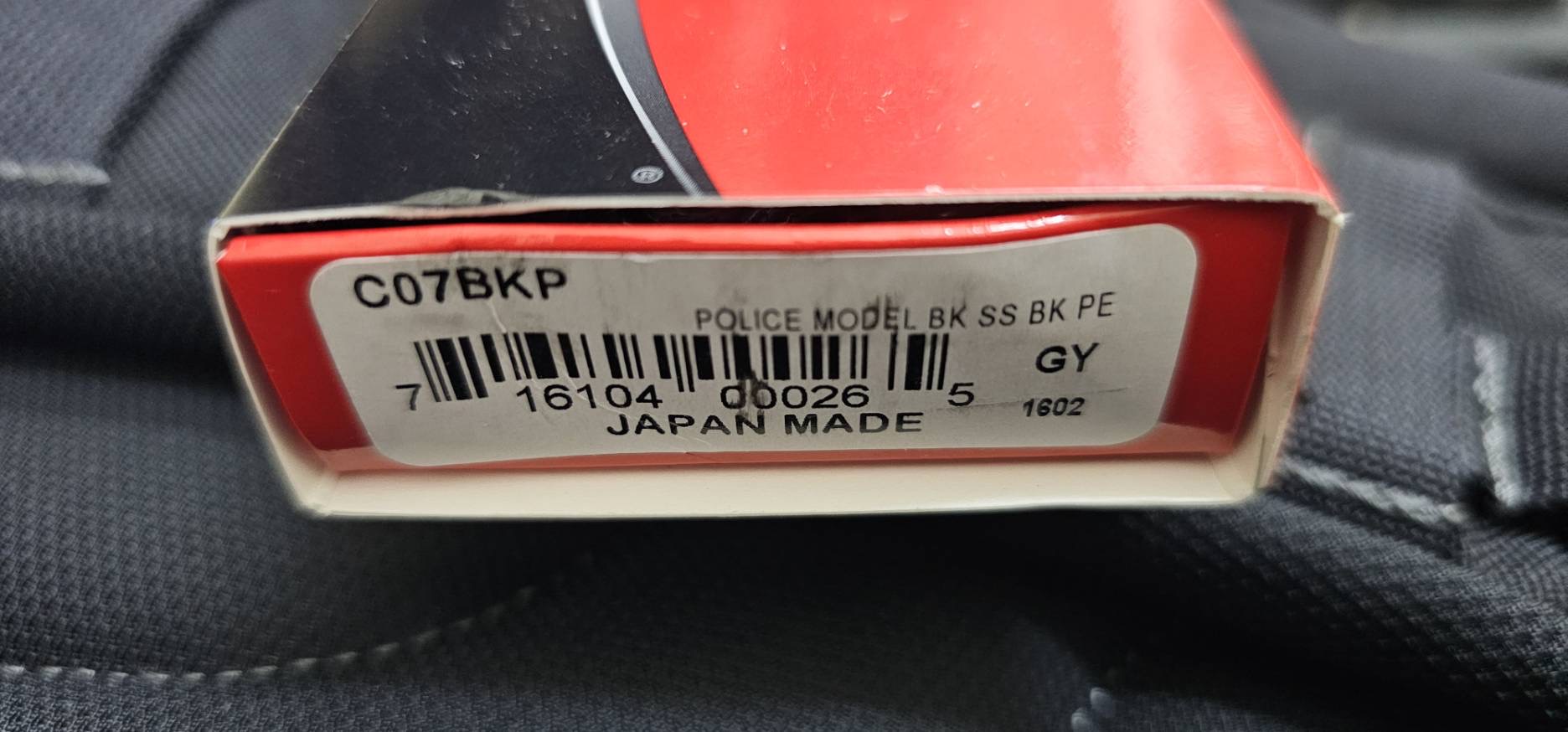 Spyderco Police - Black VG-10 Blade - Black Stainless Steel Handle ด้ามจับมีพลาสติกกันรอยอยู่