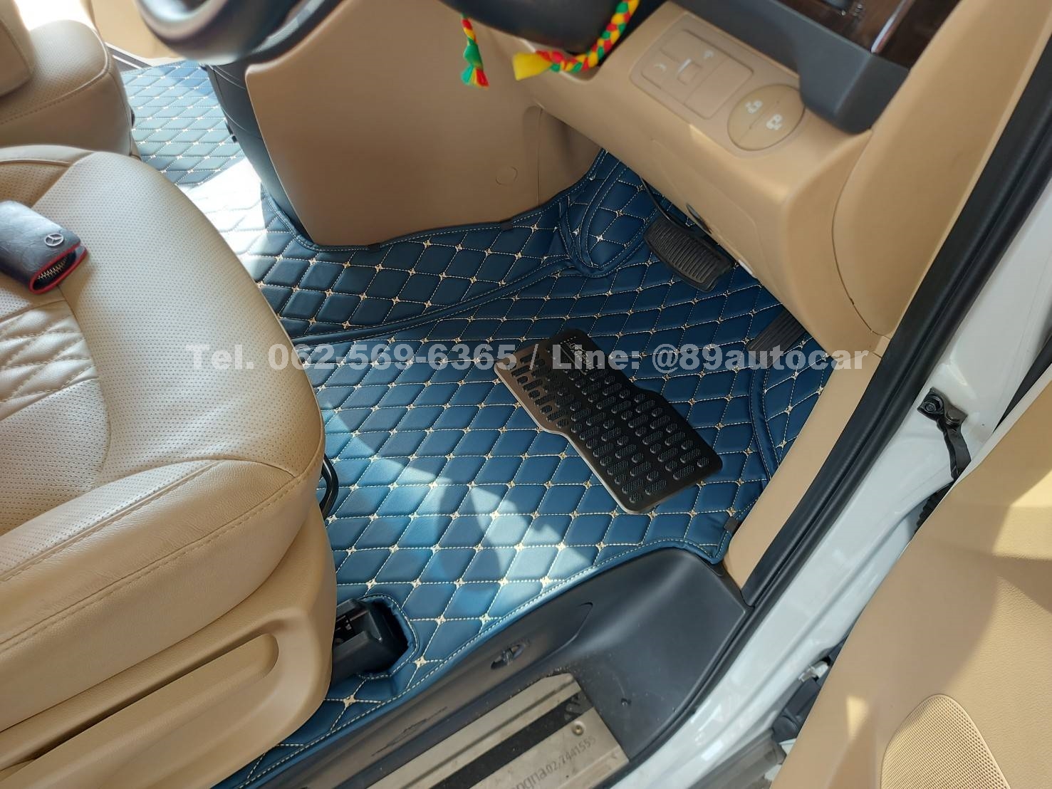 พรมปูพื้นรถยนต์ Hyundai H1 impressive ปูพรม6D สีน้ำเงินด้ายทอง เต็มคัน