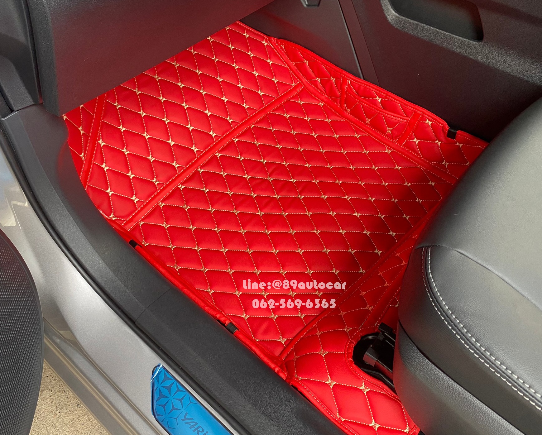 ตัดพรมรถยนต์ Toyota Yaris Ativ 2023 ปูพรมหกดี สีแดงสด เต็มคัน
