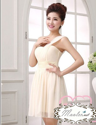 พร้อมส่ง ชุดราตรีสั้น บ่าเฉียง สีครีม คอเว้า Sweet Heart คาดเอวผ้าซาติน