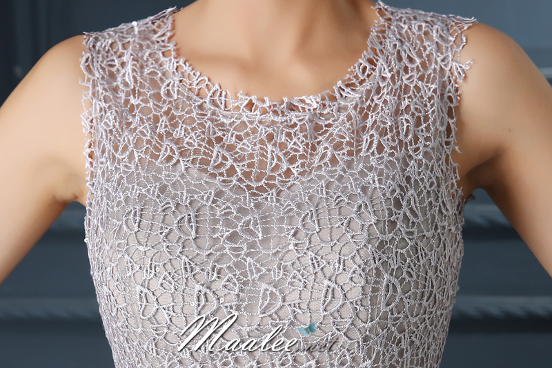 พร้อมเช่า ชุดราตรีสั้น แขนกุด แต่งลูกไม้ เอวคาดเพชรหรู กรโปรงตาข่าย ด้านหลังซีทรูแนวเซ็กซี่ สีเทา