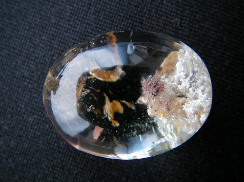 QU0012 QUARTZ แก้วเข้าแก้ว ปวกแดงคลุม กระจายด้วยฐานแผ่นแก้วกาบสีเหลืองทอง พม่า ขนาดเม็ดแก้ว 17.66x23.16x12.82 ct. นน. 38.81 ct.