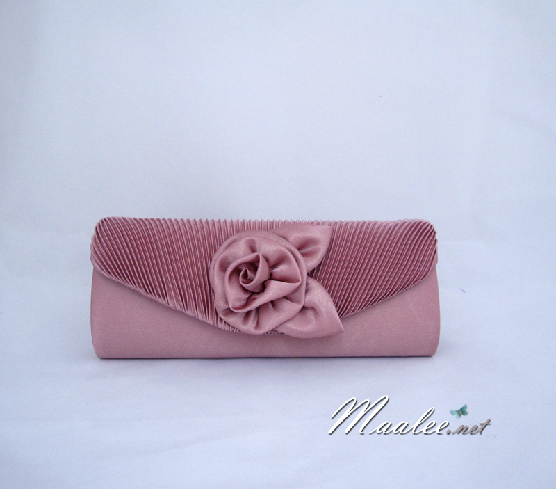 Sale พร้อมส่งEvening Clutch กระเป๋าออกงาน สีชมพูNude ผ้าซาตินอัดพลีต แต่งดอกกุหลาบ