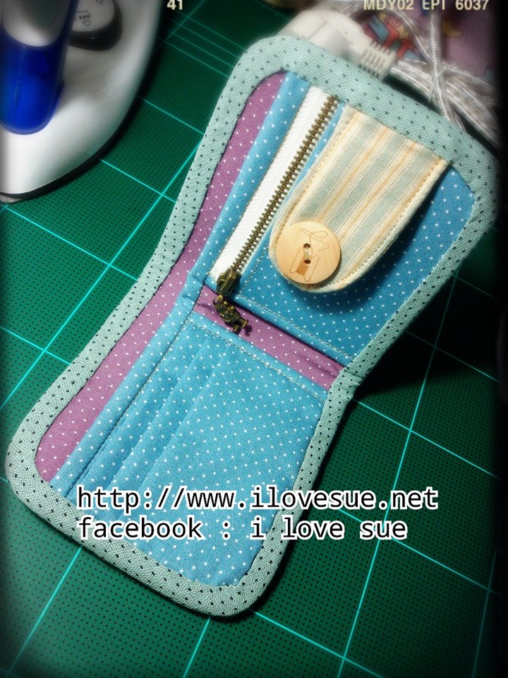 กระเป๋าใบสั้นสองพับลายคัพเค้ก - สั่งทำค่ะ