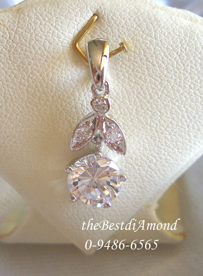 BP902RD+++จี้เพชรเม็ดเดี่ยว+++เพชรตรงกลางขนาดขนาด 1 กะรัต(7มม) งานสวยมาก เพชรเหมือนจริงสุดๆ ใส่ได้ทุกงานเลยนะคะ รูปแบบสวยไม่ล้าสมัย