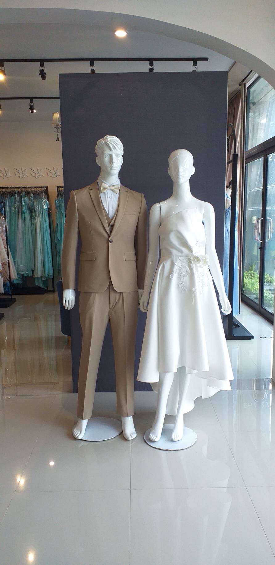 พร้อมเช่า ชุดแต่งงาน มินิมอล ชุดหมั้น เกาะอก หน้าสั้นหลังยาว